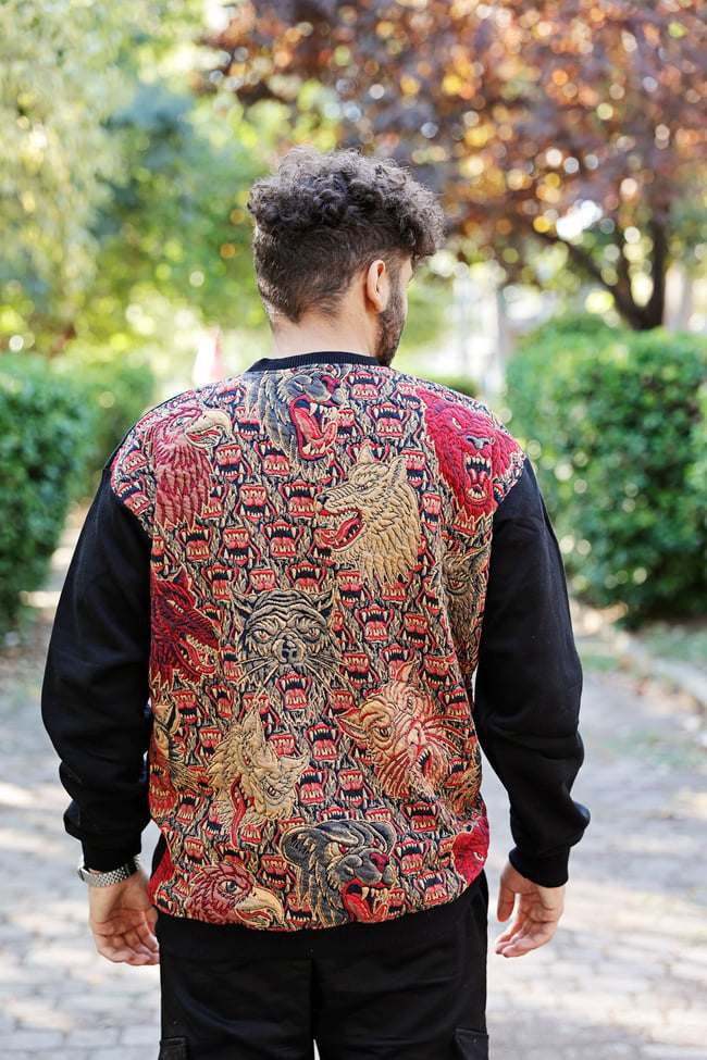 Sırtı Desenli Siyah Sweatshsirt