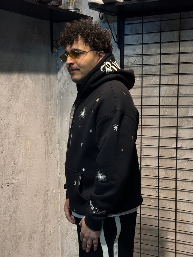 Yıldız Patlaması Nakışlı Siyah Hoodie