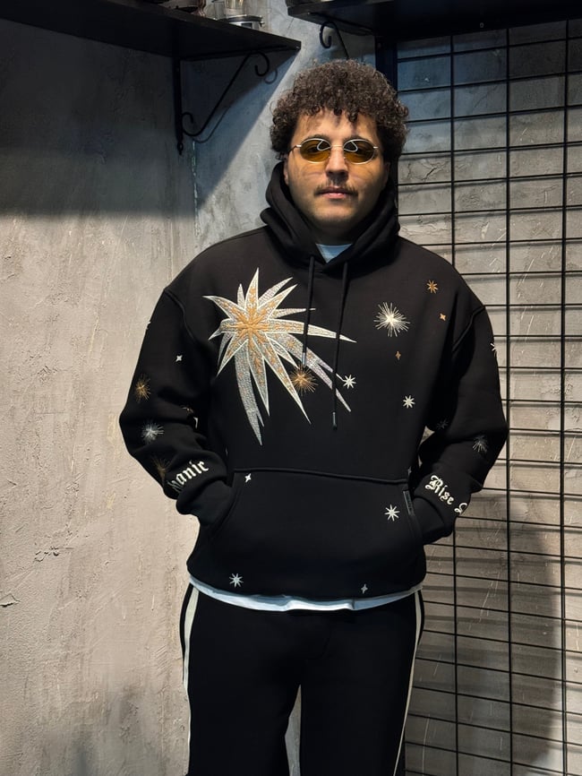 Yıldız Patlaması Nakışlı Siyah Hoodie