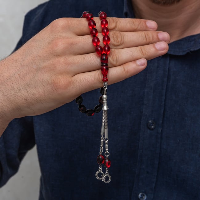 Metal Püsküllü Kırmızı Siyah Sıkma Kehribar Tesbih