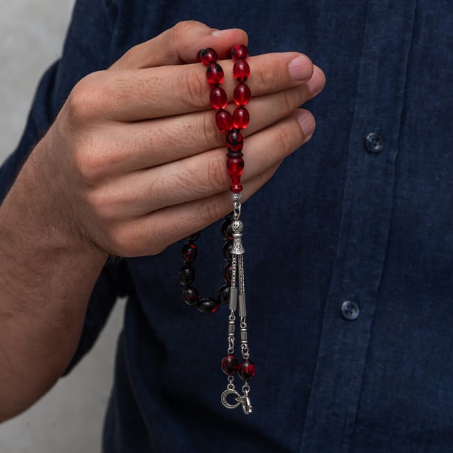 Metal Püsküllü Kırmızı Siyah Sıkma Kehribar Tesbih