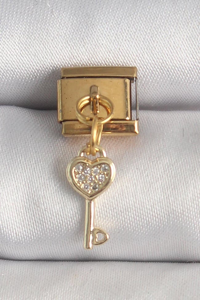 316L Çelik Gold Renk Sallantı Zirkon Taşlı Kalpli Anahtar Model Nomination Charm