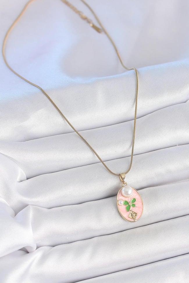316L Çelik Gold Renk Zincir Pembe Mineli Oval İncili Çiçek İşlemeli Portre Model Kadın Kolye