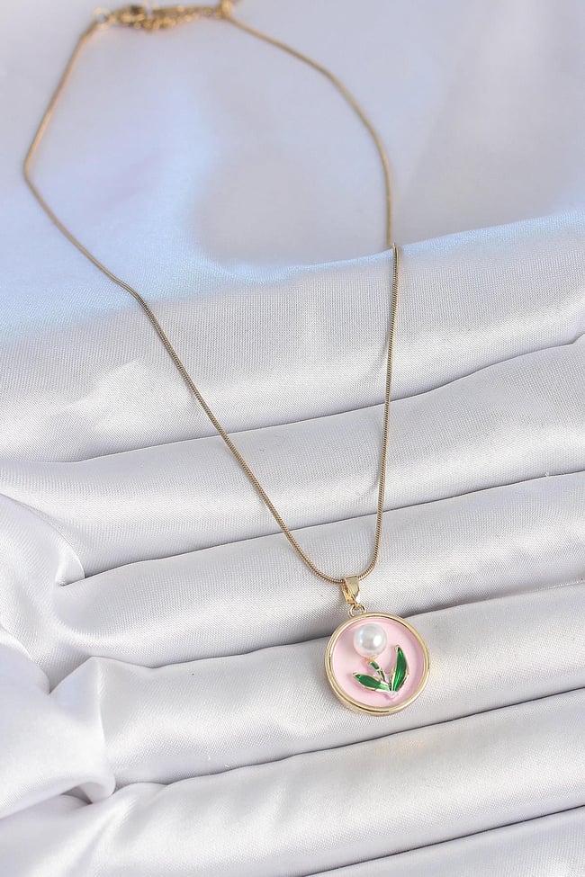 316L Çelik Gold Renk Zincir Pembe Mineli İncili Çiçek İşlemeli Portre Model Kadın Kolye