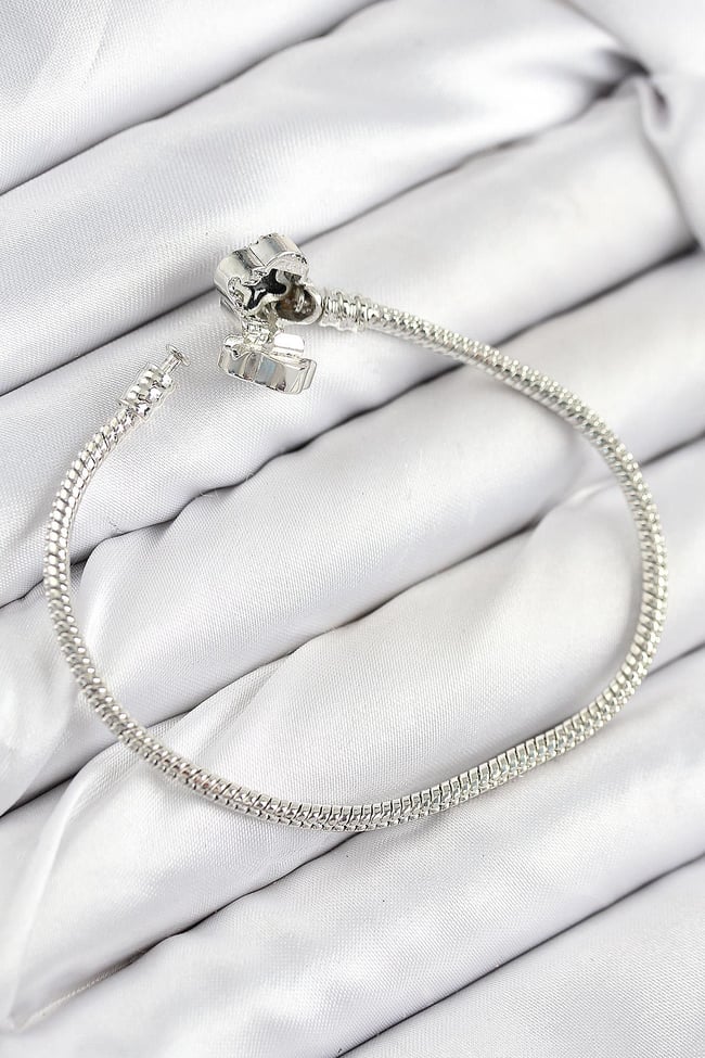 Pirinç Charm Zirkon Taşlı Yonca Model Gümüş Renk Kadın Bileklik