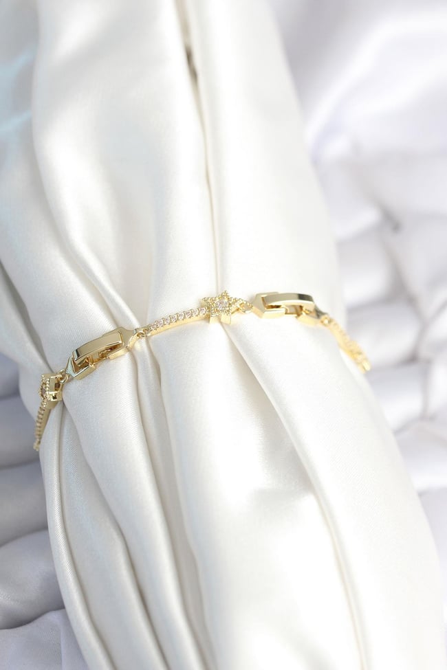 Pirinç Gold Renk Halley Yıldız Model Kadın Bileklik