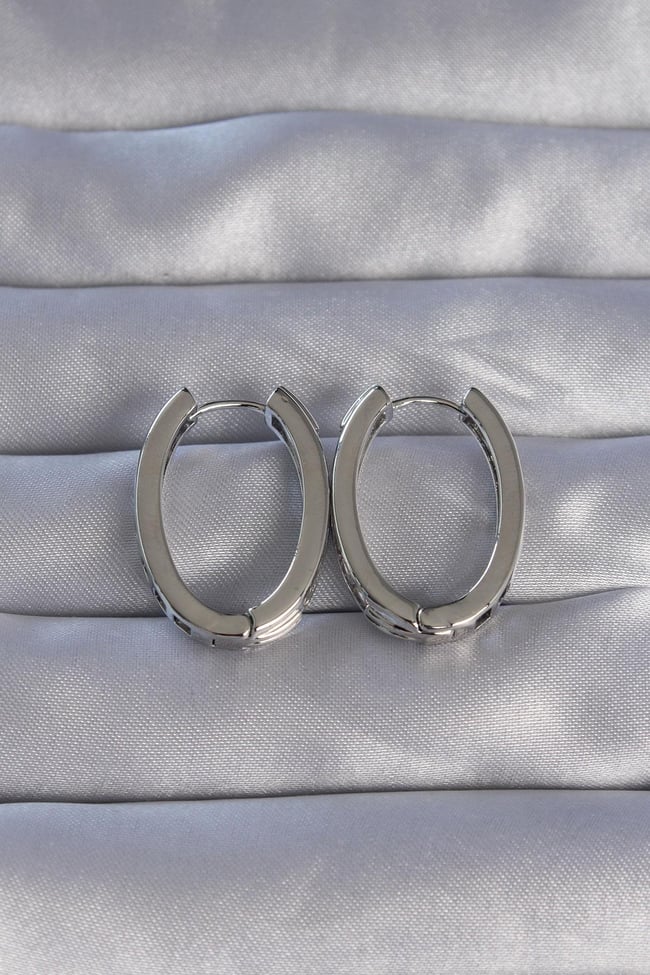 Pirinç Gümüş Renk Zirkon Taşlı Oval Model Küpe