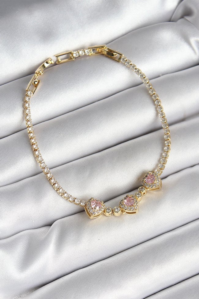 Pirinç Sıralı Pembe Kalp Figürlü Zirkon Taşlı Gold Renk Kadın Bileklik