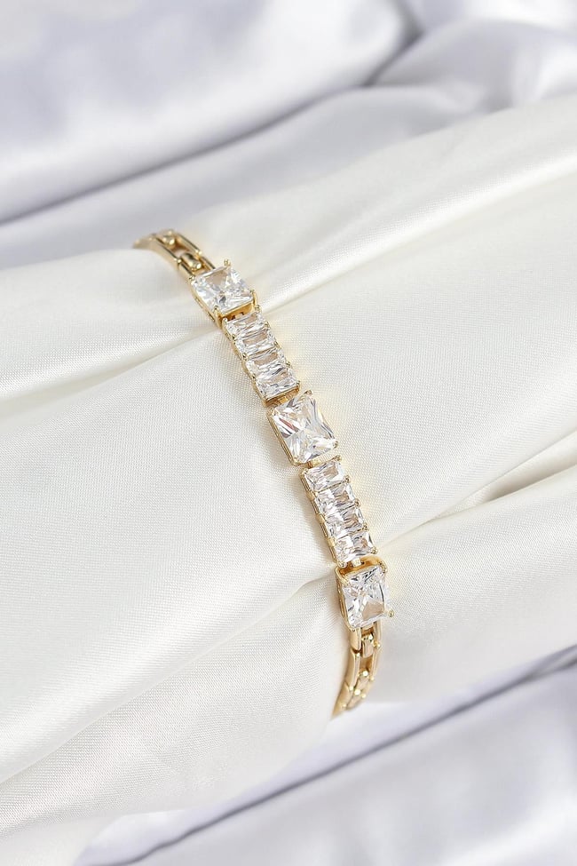 Xuping Pirinç Parçalı Su Yolu Model Gold Renk Kadın Bileklik