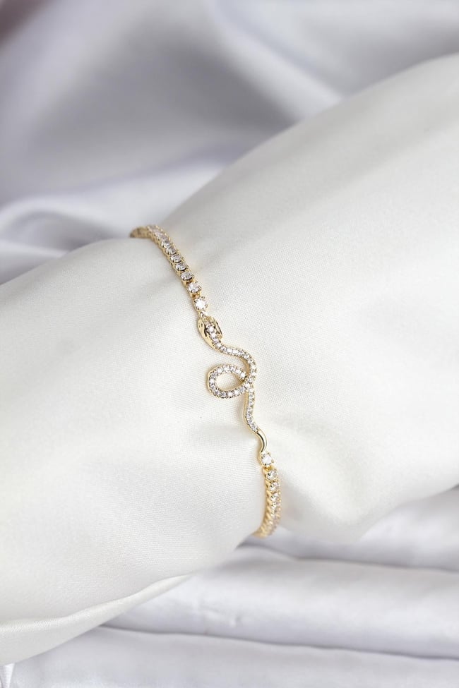 Yılan Model Zirkon Taşlı Gold Renk Pirinç Su Yolu Kadın Bileklik