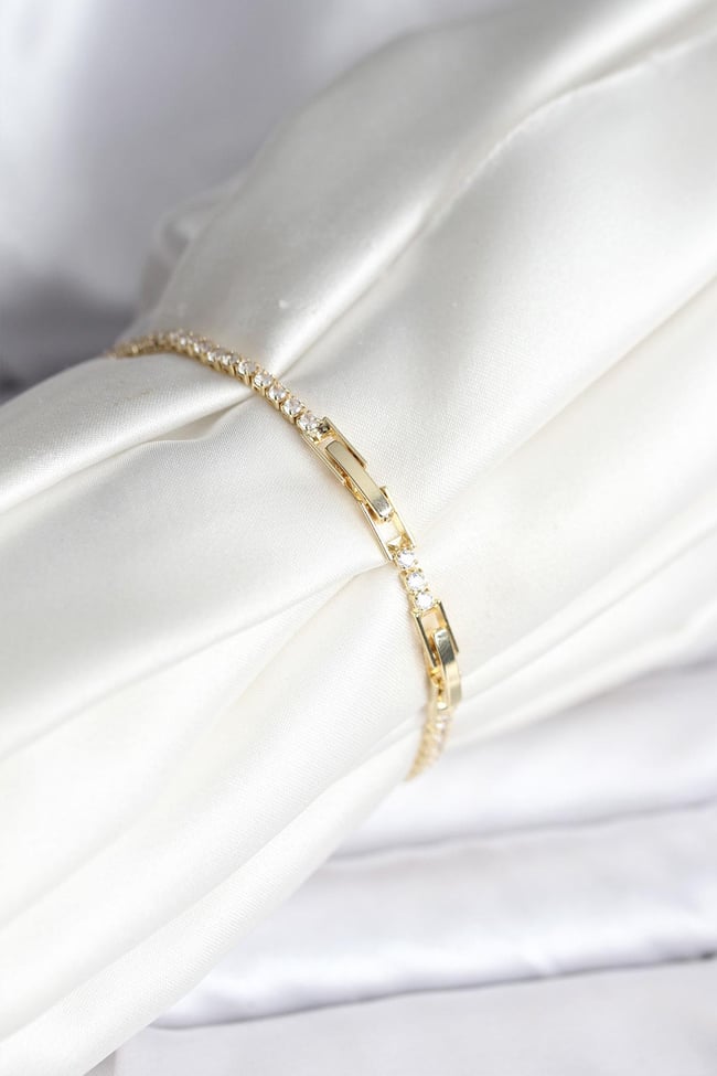 Yıldız Model Zirkon Taşlı Gold Renk Pirinç Su Yolu Kadın Bileklik