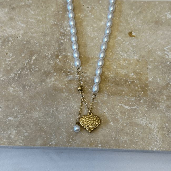 Dokulu Kalp Figürlü & İnci Boncuklu Sarkıt Gold Kolye
