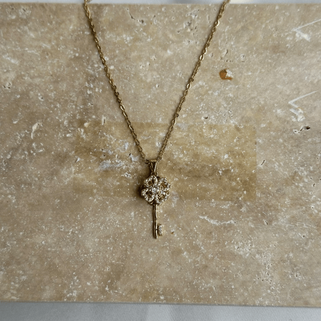 Döner Uçlu Taş İşlemeli Anahtar Model Gold Kadın Kolye