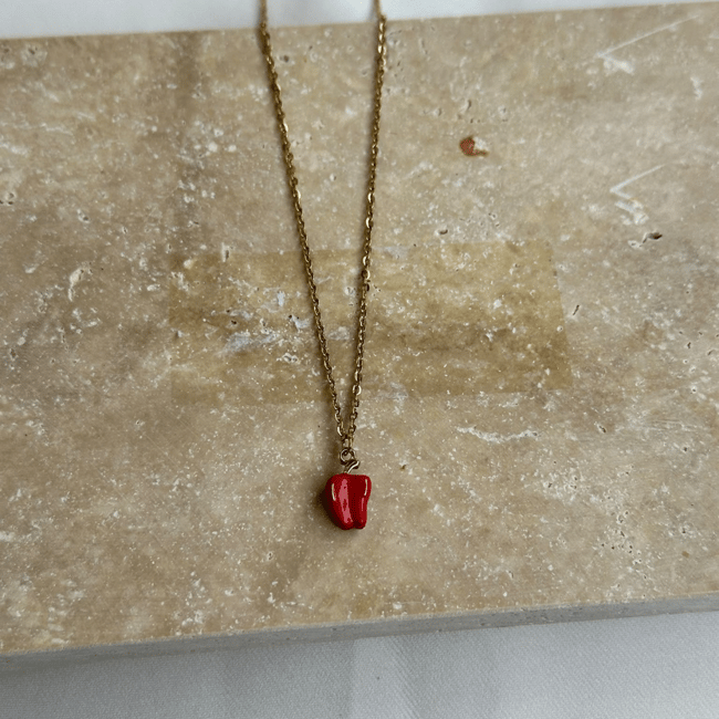Kırmızı Mineli Dolmalık Biber Charm Gold Kolye