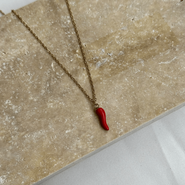 Kırmızı Mineli Şans Biberi Gold Kolye