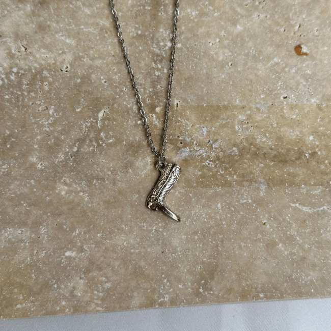 Kovboy Çizmesi Motifli Desenli Silver Kolye