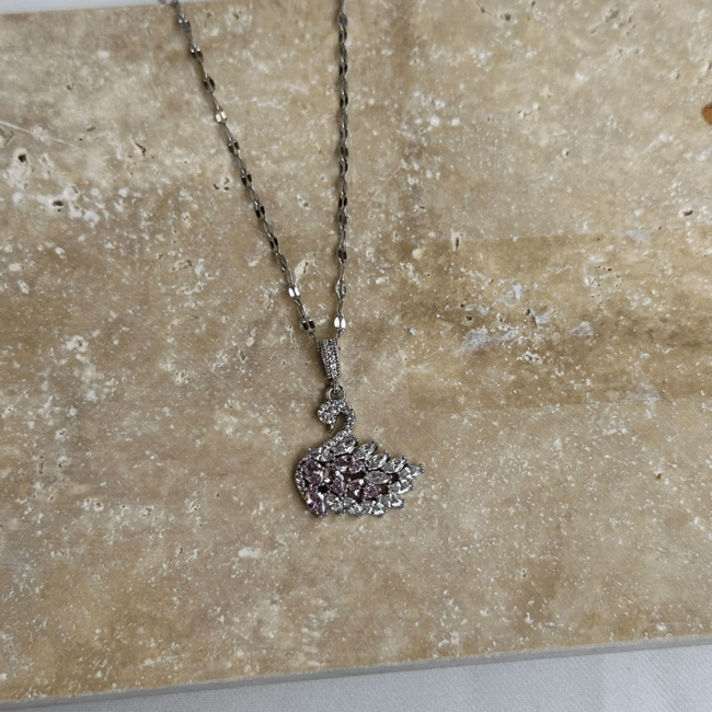 Pembe & Beyaz Zirkon Taşlı Kuğu Motifli Silver Kolye