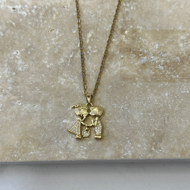 Romantik Kız Erkek Çocuk Figürlü Zirkon Taşlı Gold Kolye