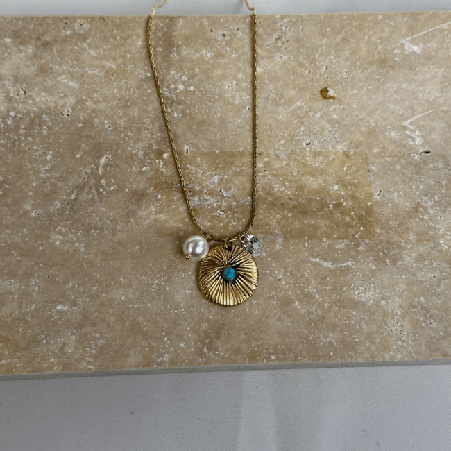 Turkuaz Taşlı Güneş Işıltısı İnci ve Zirkon Sallantılı Gold Kolye