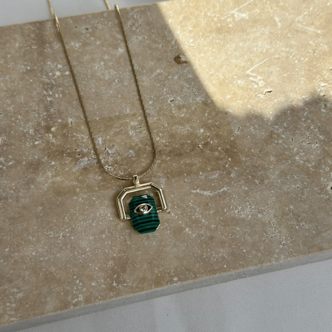 Yeşil Malakit Taşlı Zirkon Göz Detaylı Geometrik Gold Kolye