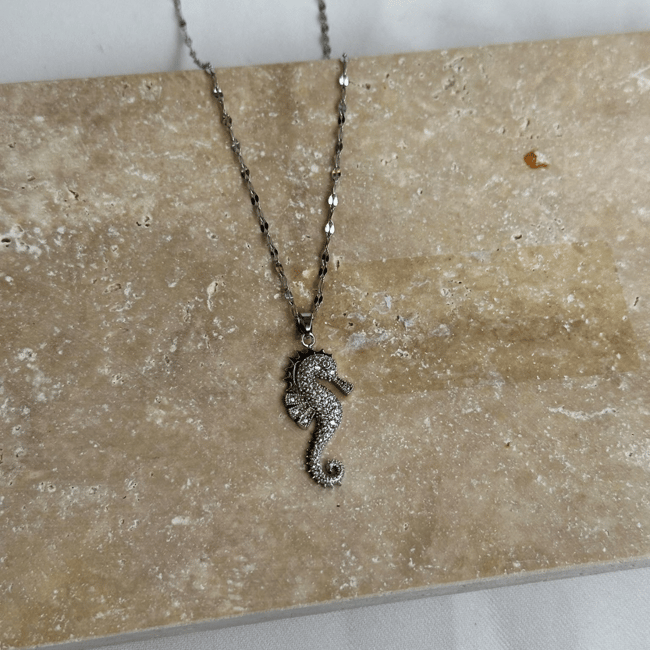 Zirkon Taş İşlemeli Deniz Atı Silver Kolye
