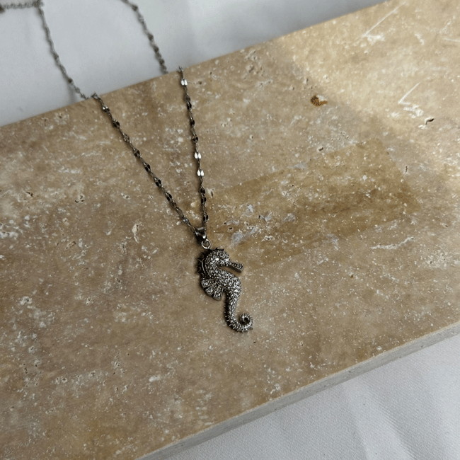 Zirkon Taş İşlemeli Deniz Atı Silver Kolye