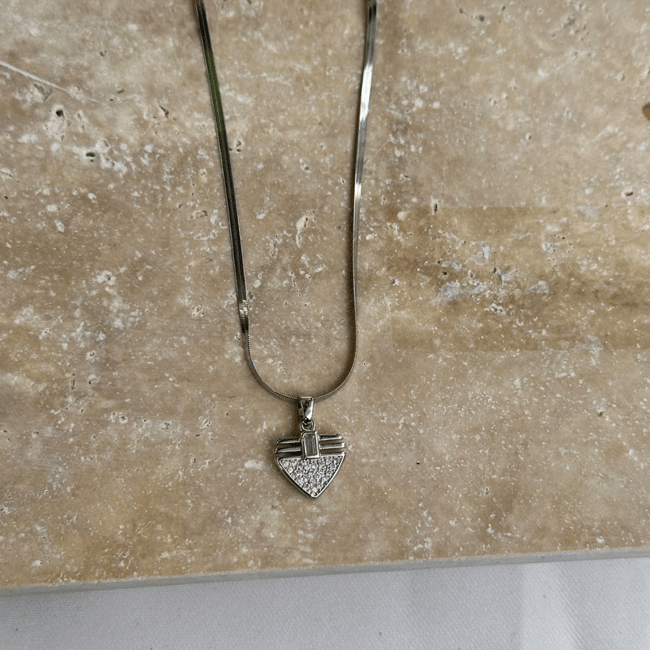 Zirkon Taş İşlemeli Geometrik Üçgen Yılan Zincir Silver Kolye