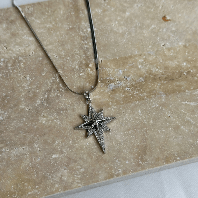 Zirkon Taş İşlemeli Kuzey Yıldızı Yılan Zincir Silver Kolye