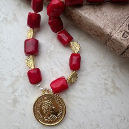 Antique Crimson & Queen Elizabeth Kolye