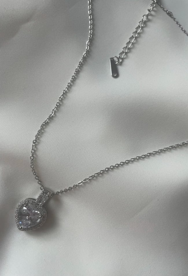 Çelik Kalp Uçlu Kolye