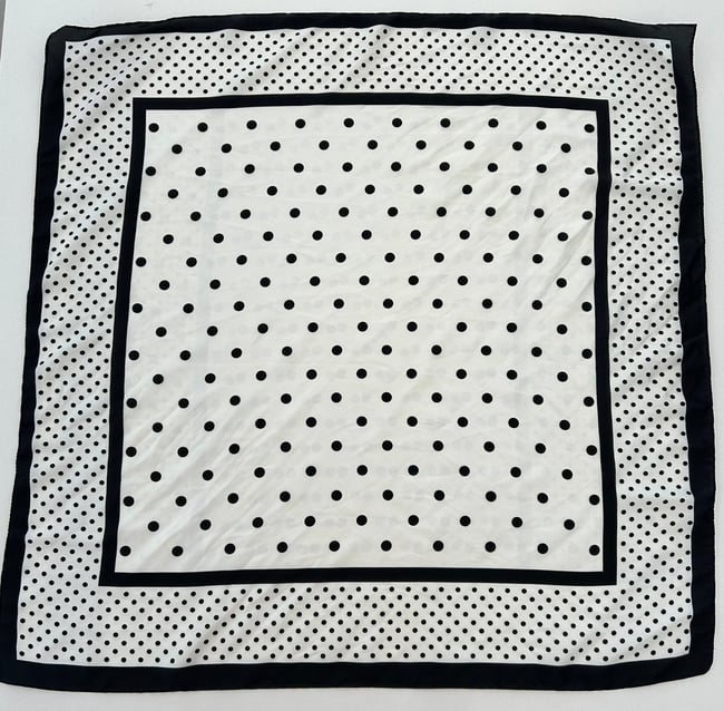Beyaz-Siyah Puantiye Desenli Fular 70*70cm