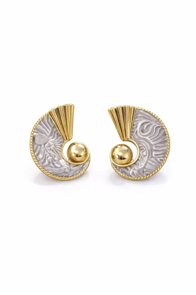 Altın Renk Vintage Desenli Modern Küpe -Şık Tasarım Küpe