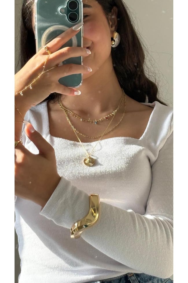 Altın Renk Vintage Desenli Modern Küpe -Şık Tasarım Küpe