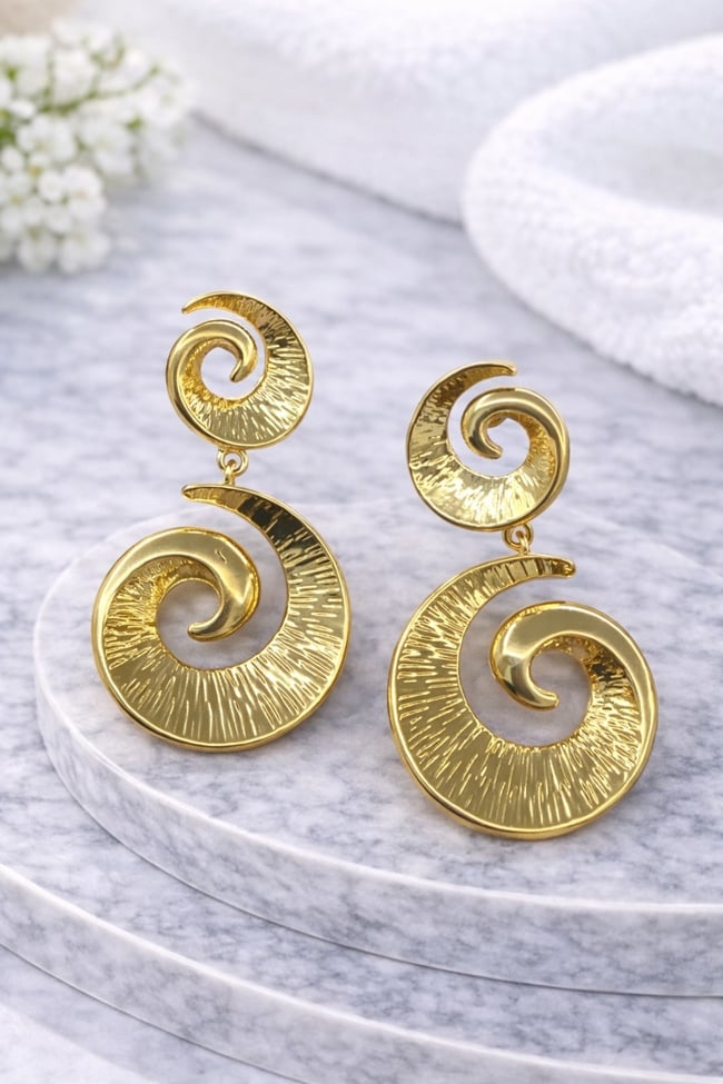 Gold Spiral Desenli Sallantılı Küpe