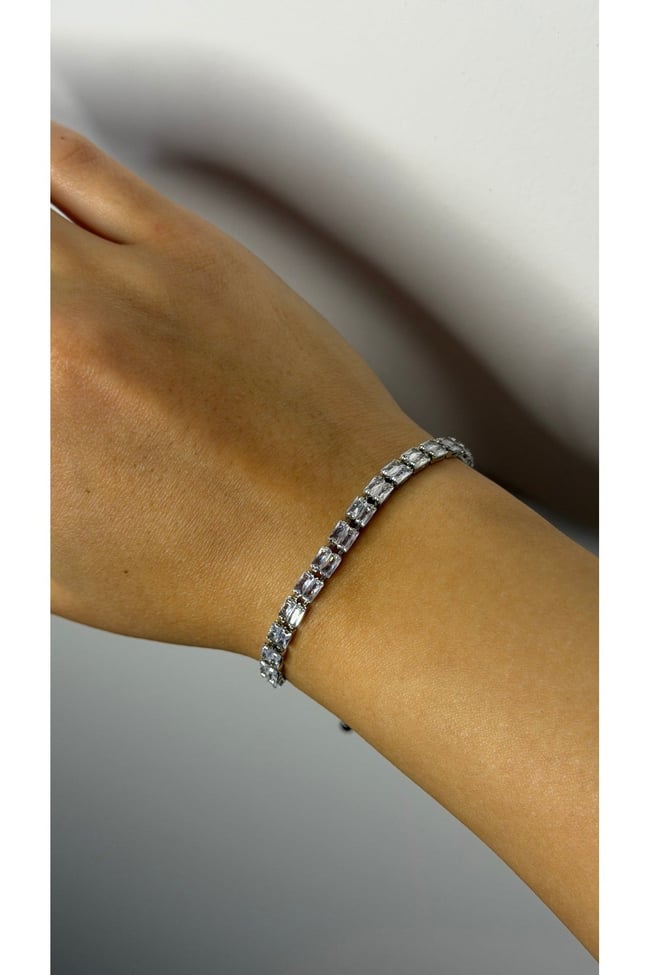 Silver Baget Taşlı Bileklik – Işıltılı Premium Tasarım