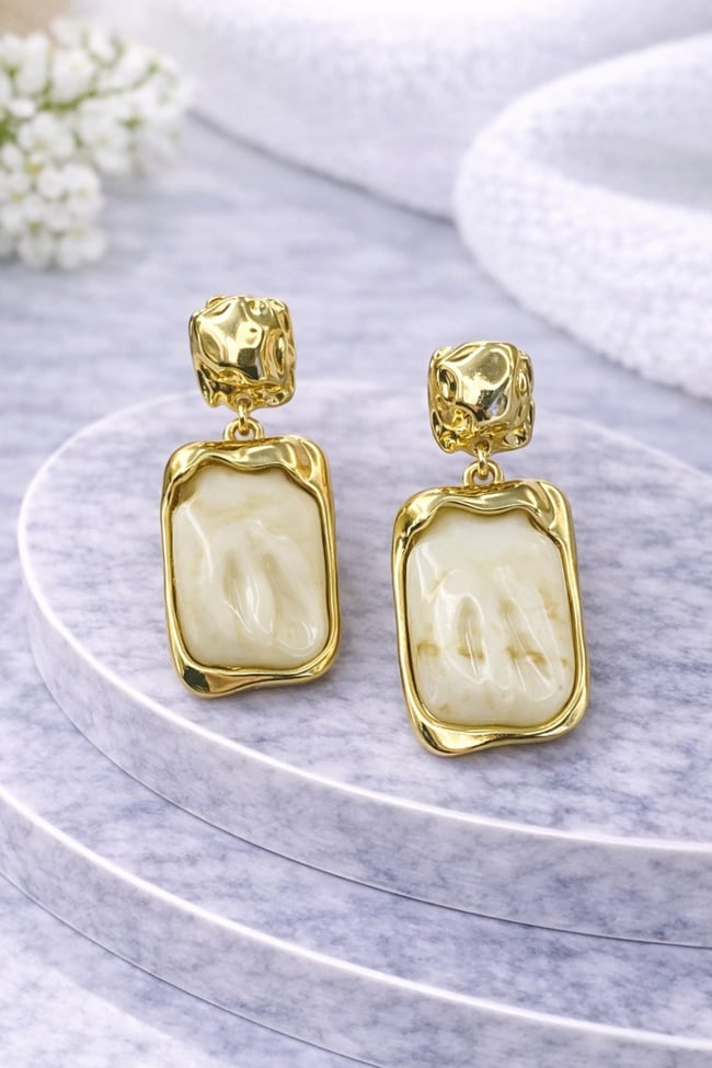Vintage Taş Detaylı Sallantılı Gold Küpe