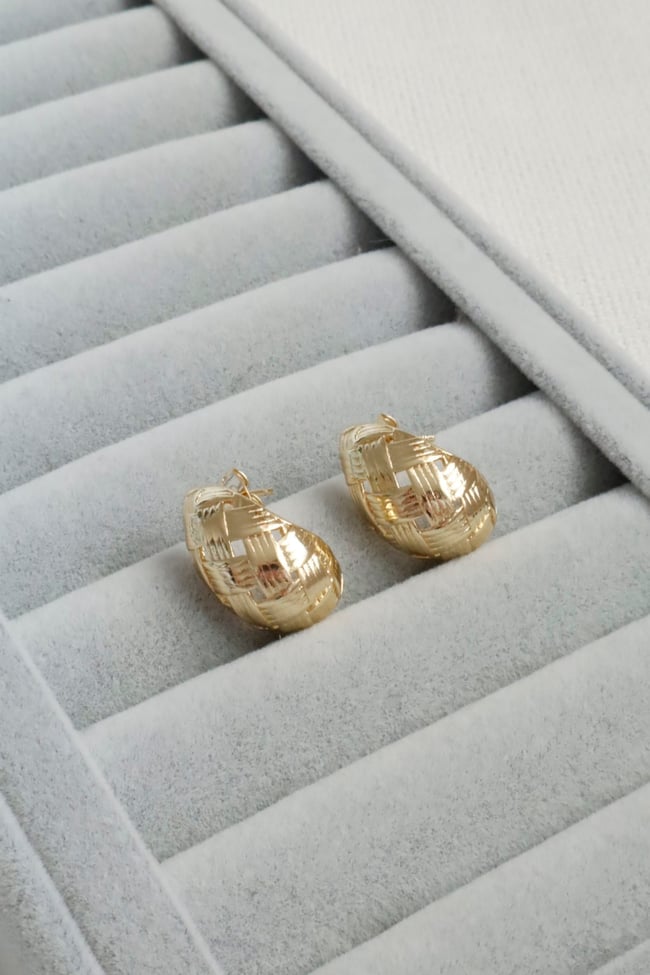 Kadın Küpe Kararmaz 14k Renk Vip Seri Ekose Desen Damla Model 2cm Küpe