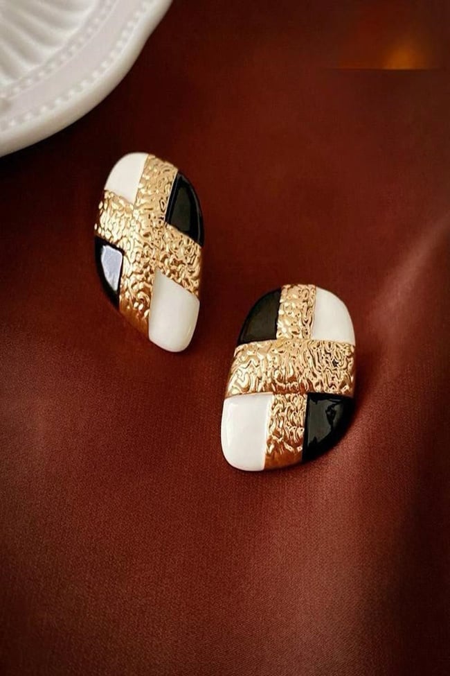 Kadın Küpe Özel Seri İthal Gold İşleme Siyah Beyaz Vintage Küpe