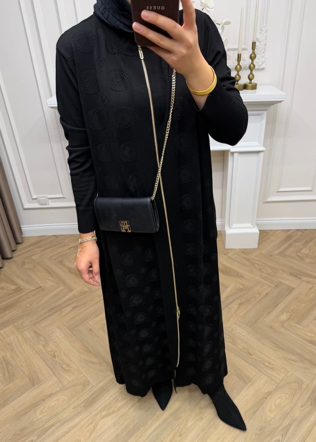 Nadia Merserize Kap Siyah