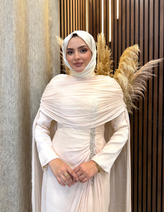 Lina Pelerin Taş Detaylı Drapeli Abiye | Bej