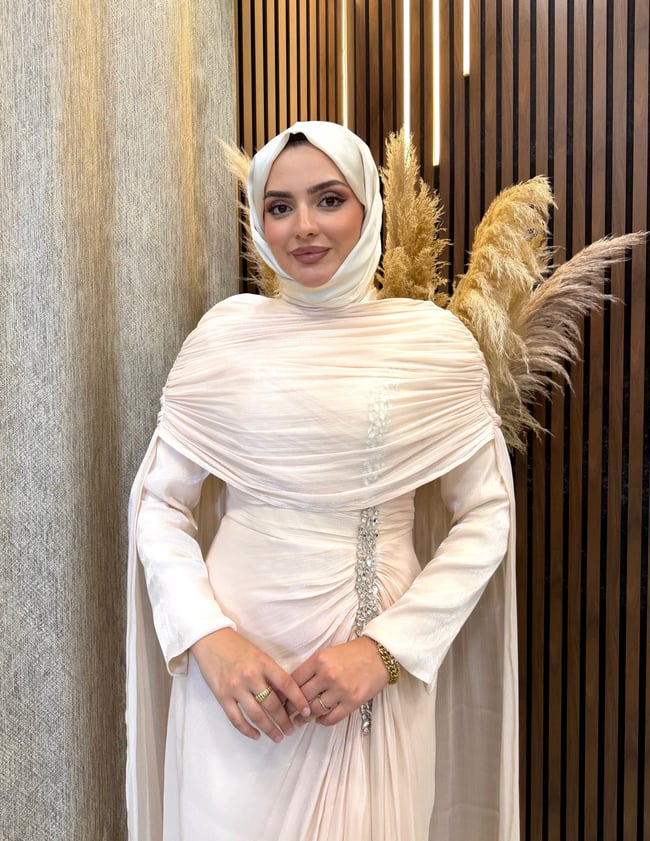 Lina Pelerin Taş Detaylı Drapeli Abiye | Bej