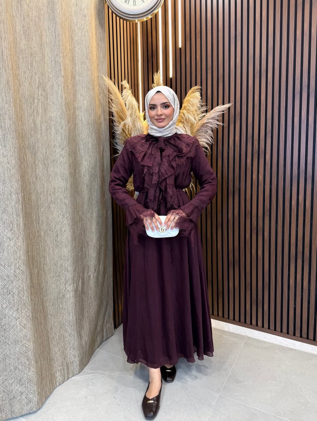 Tana Dantel Detaylı Elbise | Mürdüm
