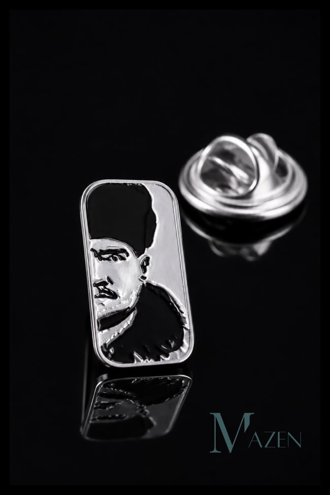 Atatürk Dikdörtgen Çerçeve Metal Yaka Rozeti Gümüş Renk