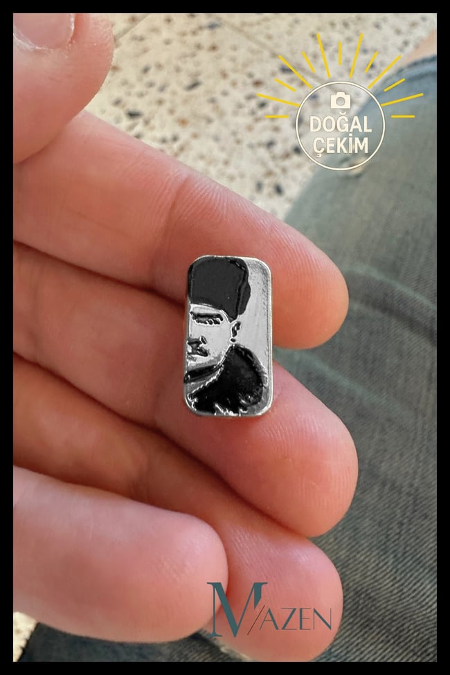 Atatürk Dikdörtgen Çerçeve Metal Yaka Rozeti Gümüş Renk