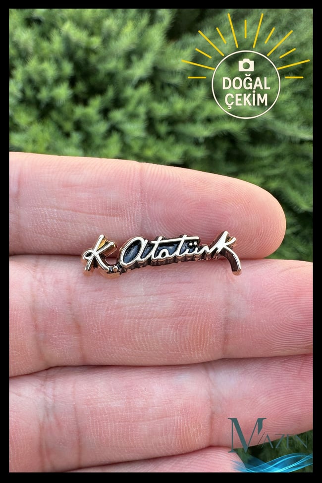 Atatürk İmzalı Yaka Rozeti | Altın Renk | Metal Kararmaz | Kadın Erkek Takı Aksesuar | Rozet