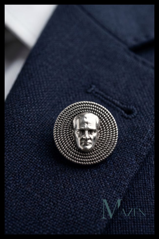 Atatürk Kabartmalı Yuvarlak Metal Yaka Rozeti Gümüş Renk