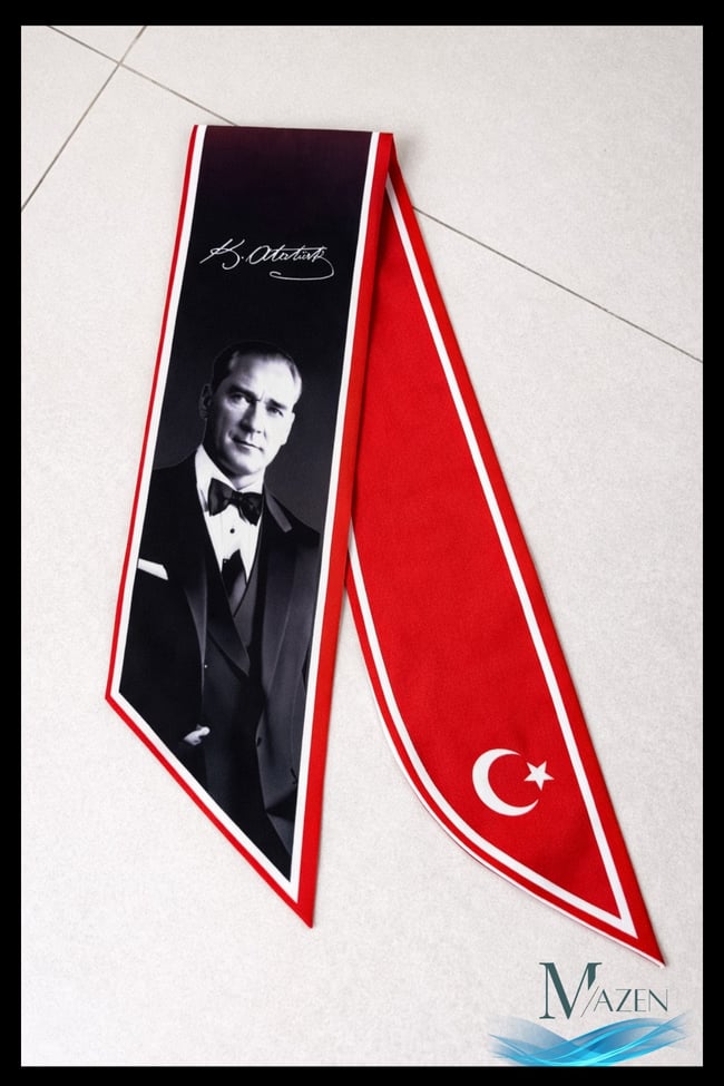 Atatürk Portreli ve İmzalı Kravat Fular | Türk Bayrak Desenli | Saten Şık Boyun Aksesuarı