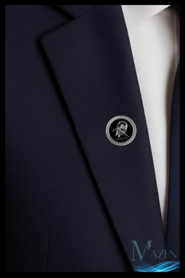 Atatürk Portreli Yuvarlak Yaka Rozeti | Metal Kararmaz | Siyah Zeminli | Unisex Aksesuar | Rozet
