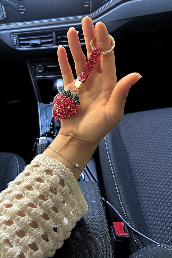 Çilek Taşlı Charm Anahtarlık | Işıltılı Çanta Aksesuarı | Sevimli Ve Şık Tasarım