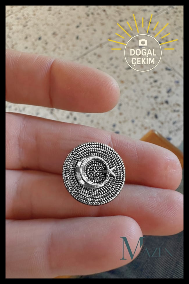 Kabartmalı Türk Bayrağı Ay Yıldız Desenli Yuvarlak Metal Yaka Rozeti Gümüş Renk
